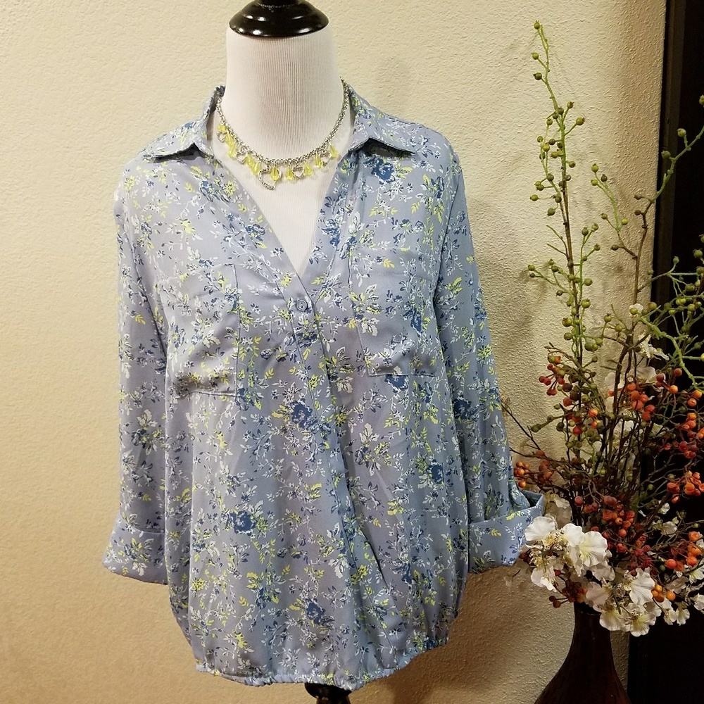 🛍Cocomo Petite FloralCross V-neck Blouse PL
